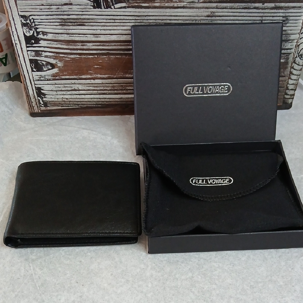 Full Voyage Men's Black Leather RFID Blocking Wallet